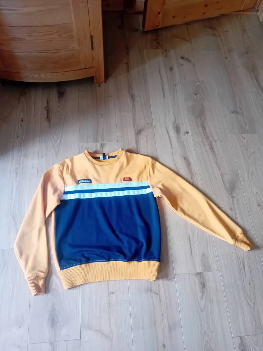 Ladies jumper. Size 8 Ellesse - Image 1
