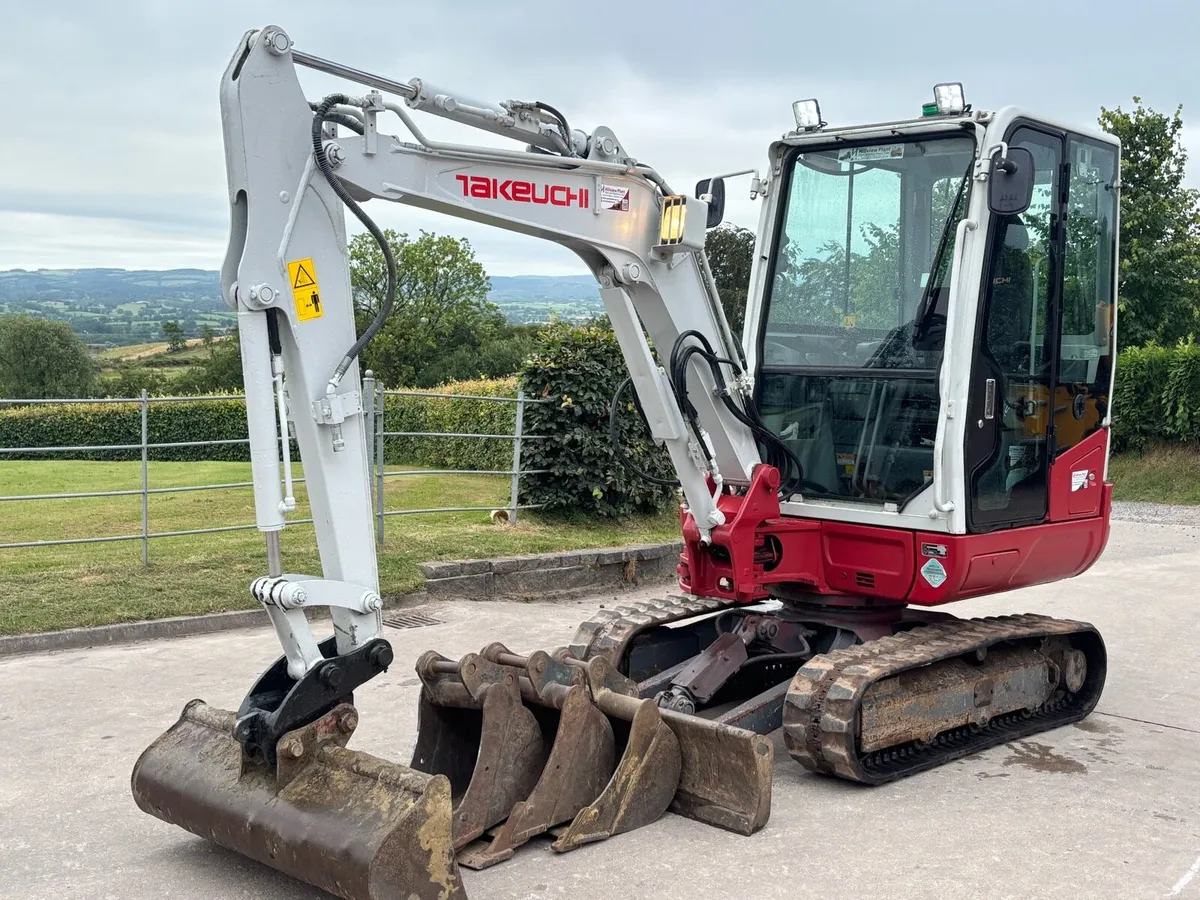 Takeuchi TB 230 Mini digger - Image 3