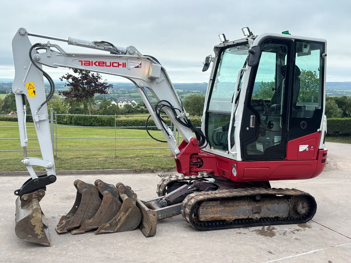 Takeuchi TB 230 Mini digger - Image 2