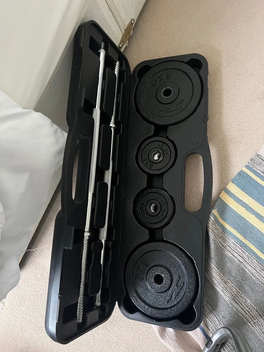 24kg Cast Iron Barbell Set with 150cm Bar - Image 2