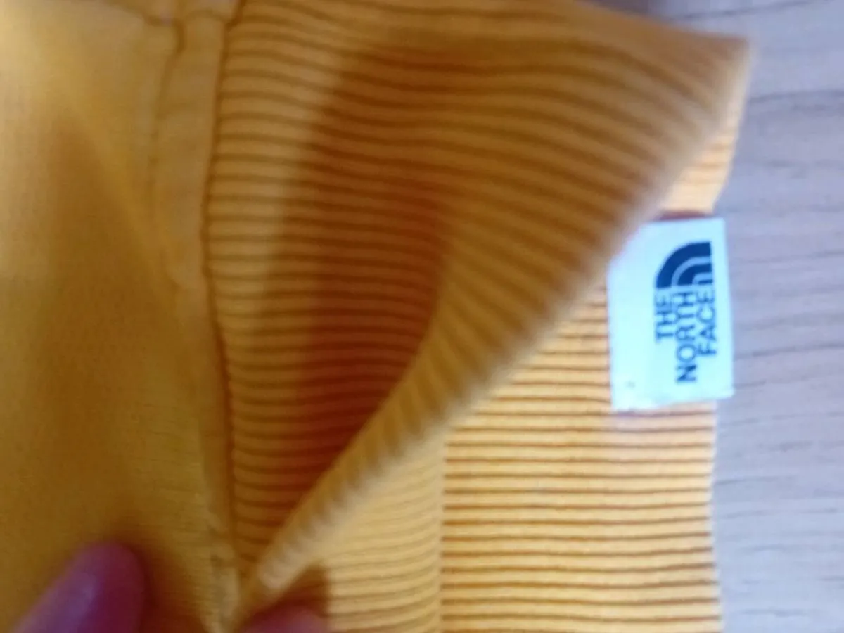 North Face hoodie youth size Large - Image 3