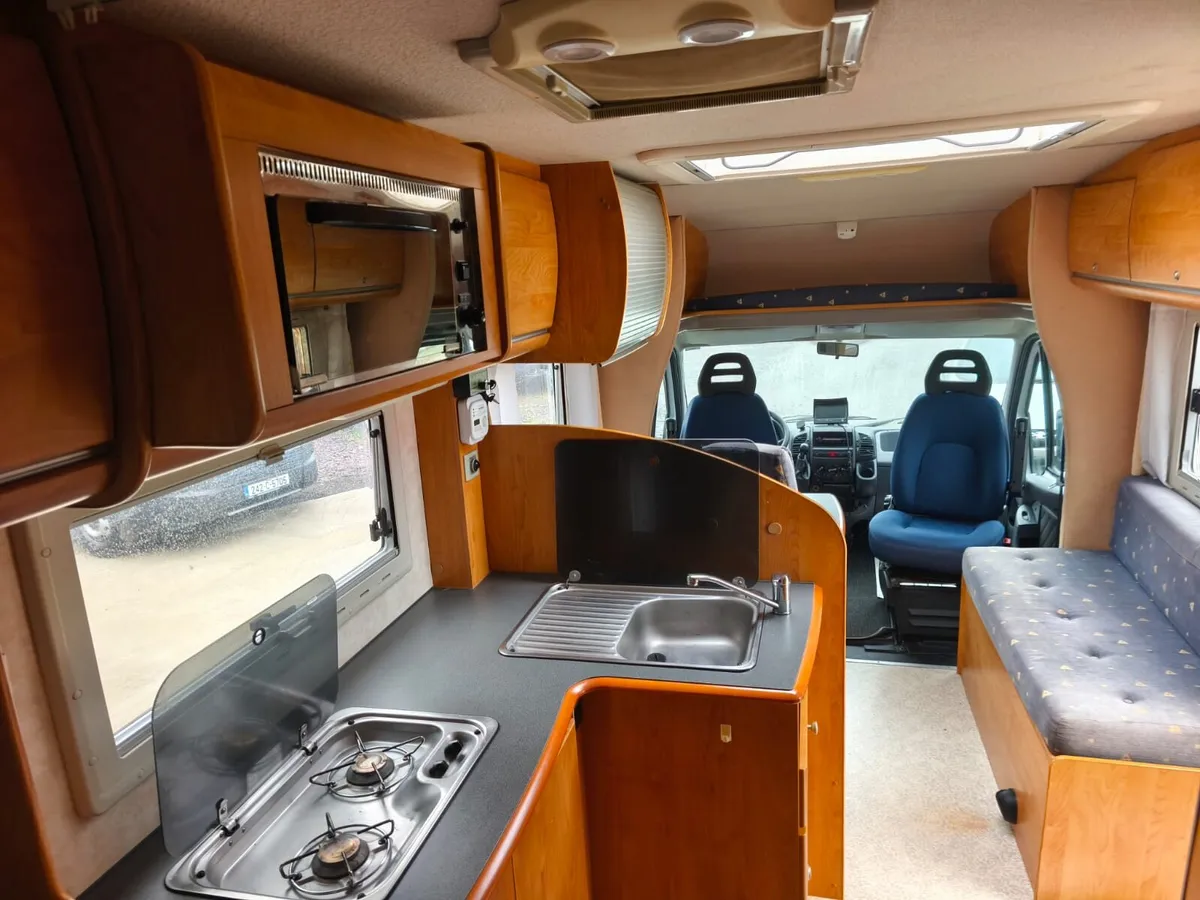2003 Bavaria Low Profile French Bed 4 Berth 85k km - Image 3