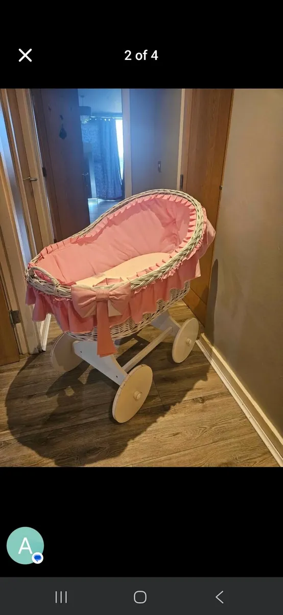 Cot for baby girl - Image 2