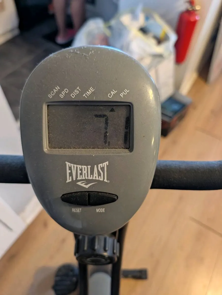 Everlast folding exercise bike - Image 3