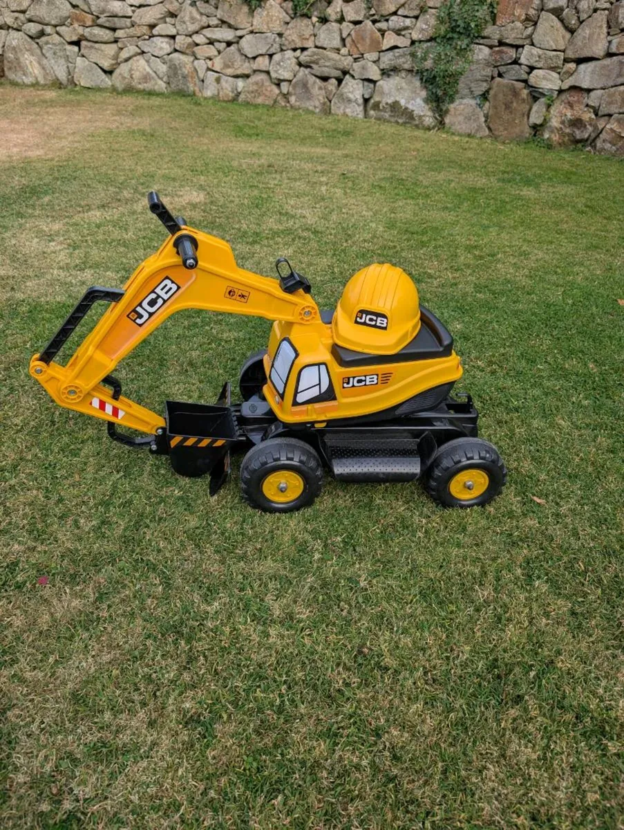 Child's ride on JCB - Image 1