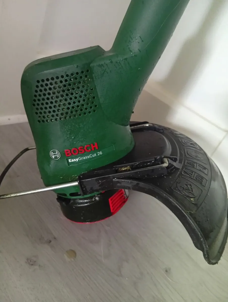 Bosch Easy Grass Cut trimmer 3months old - Image 3
