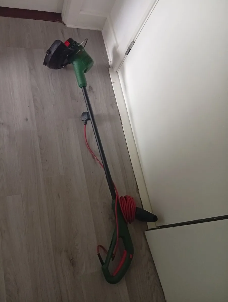 Bosch Easy Grass Cut trimmer 3months old - Image 1
