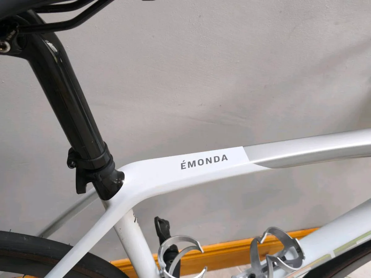 Trek Emonda Carbon Road Bike - Image 4