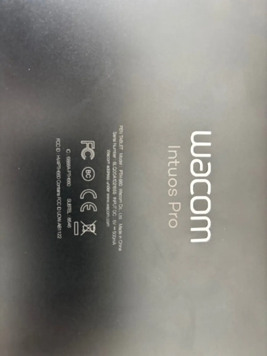 Wacom Intuos Pro Medium (PTH-660) Graphics Tablet - Image 2