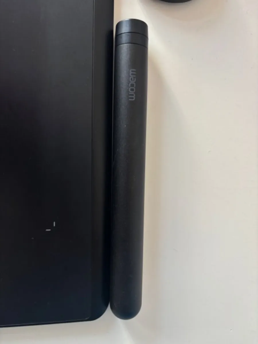 Wacom Intuos Pro Medium (PTH-660) Graphics Tablet - Image 4