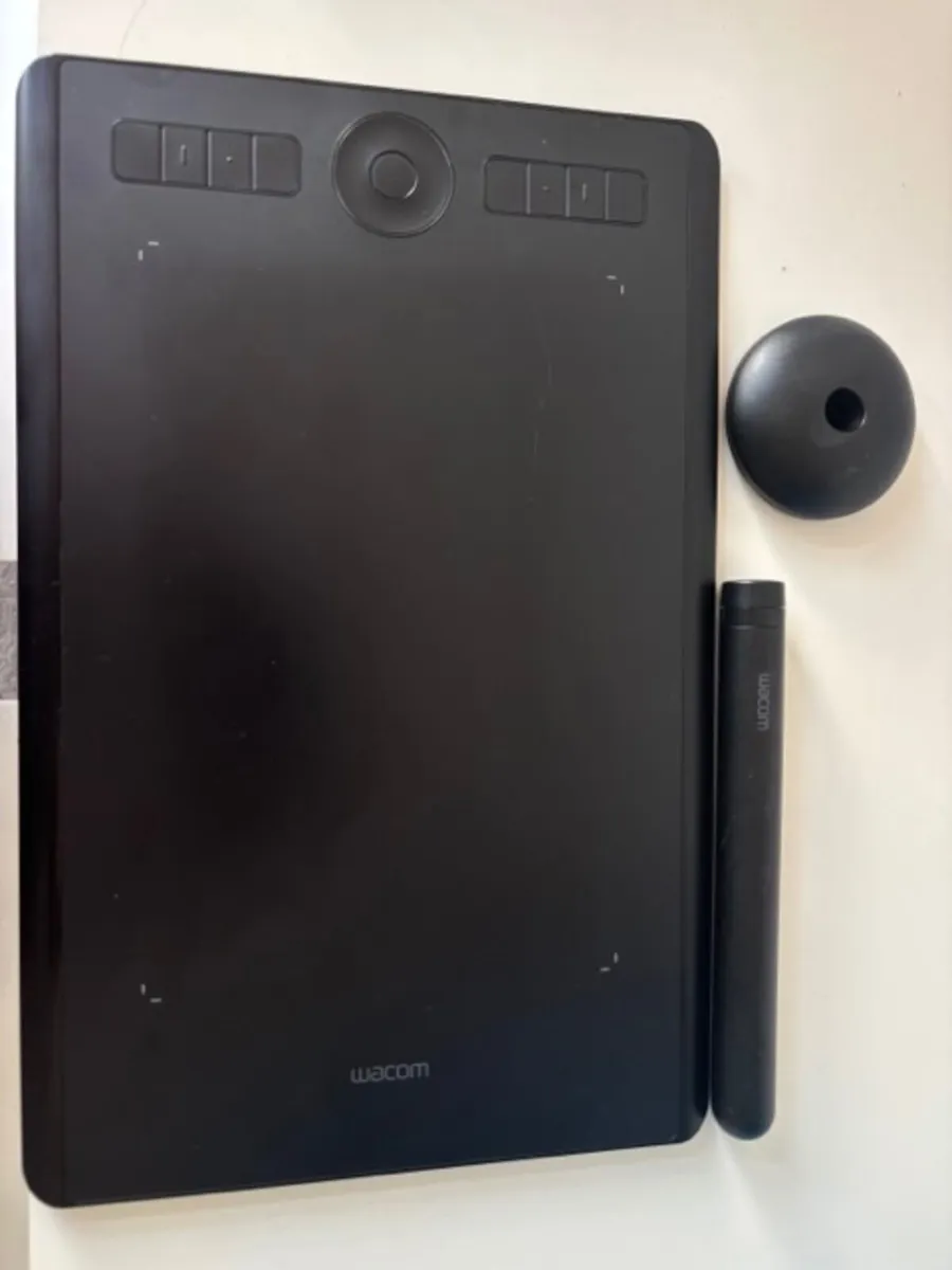 Wacom Intuos Pro Medium (PTH-660) Graphics Tablet - Image 1