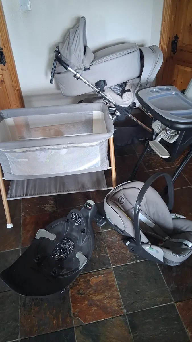Newborn and baby essentials bundle - Image 1