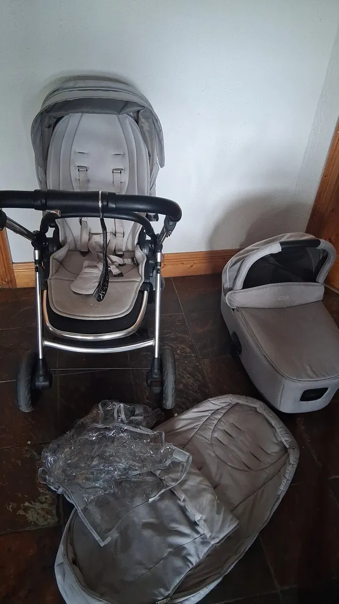 Newborn and baby essentials bundle - Image 4