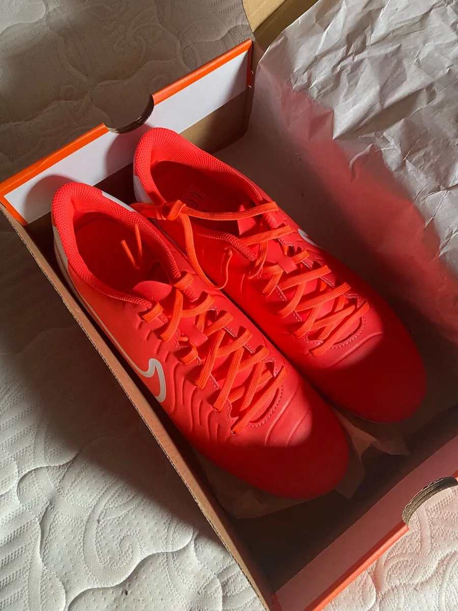 Nike boots - Image 4