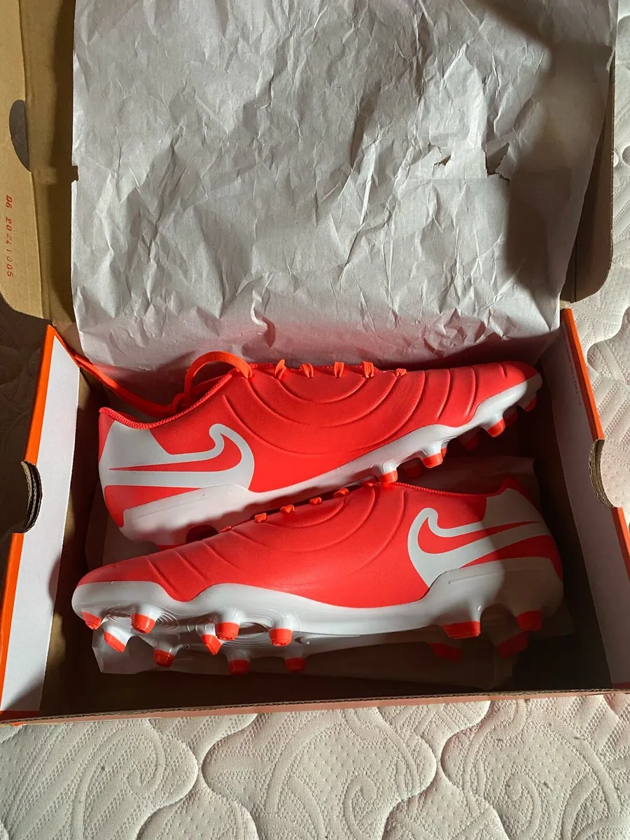 Nike boots - Image 1