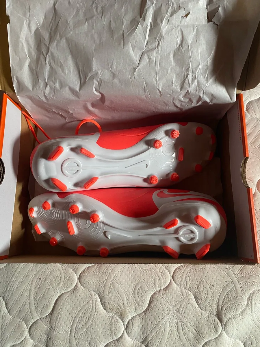 Nike boots - Image 2