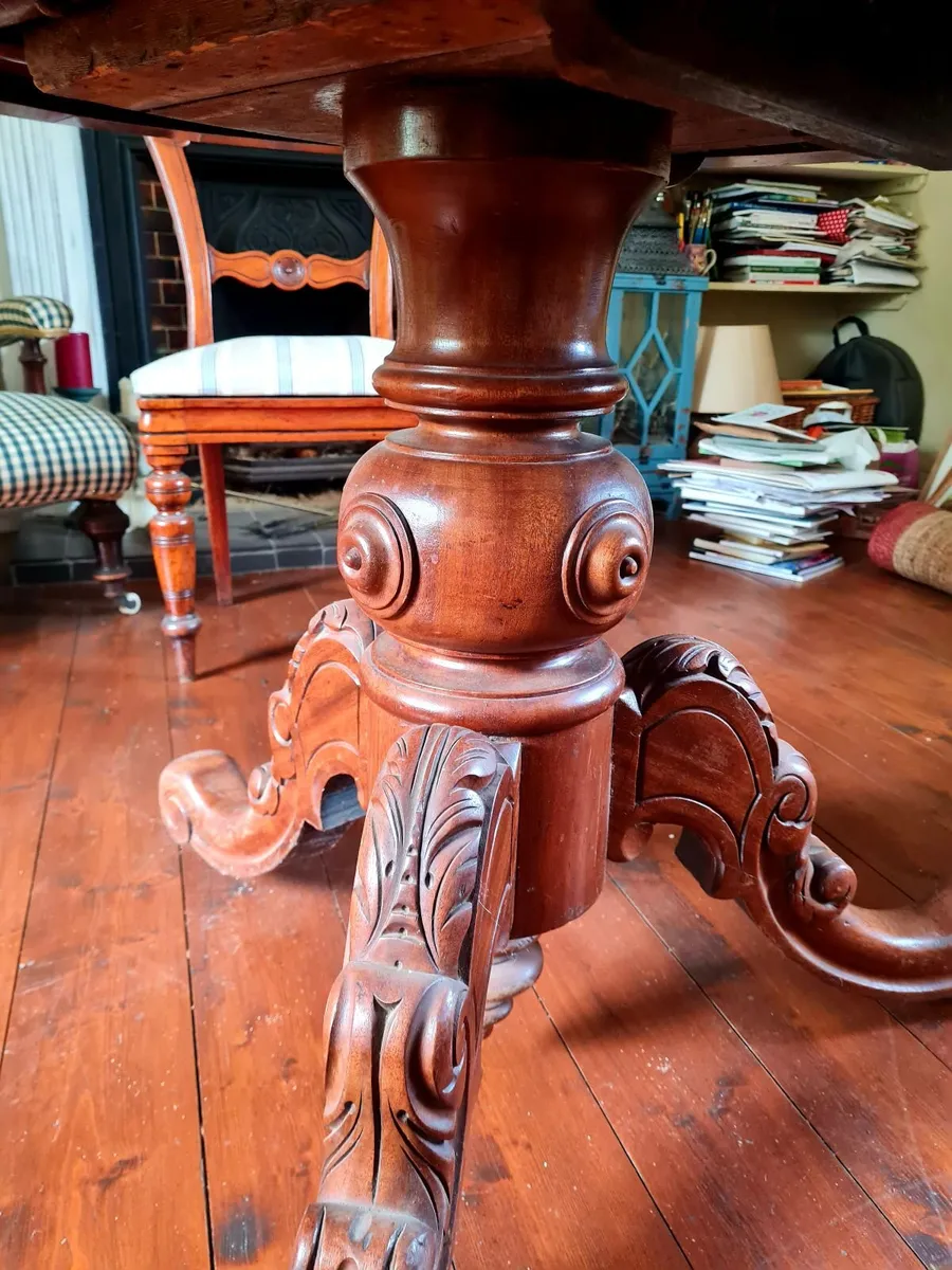 Victorian tilt top library table and 4 chairs - Image 4