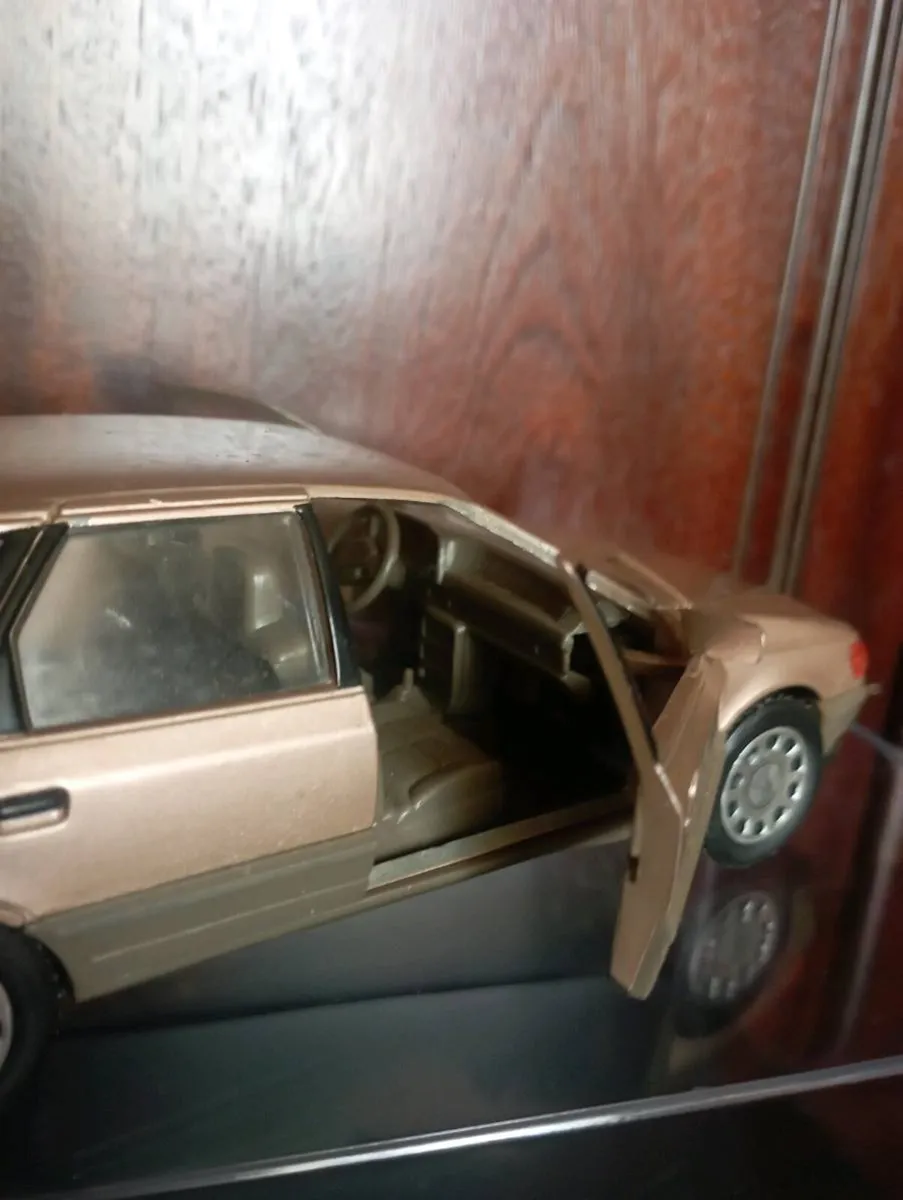 VINTAGE SCHABAK 1-25 SCALE FORD SCORPIO  DIE-CAST - Image 4