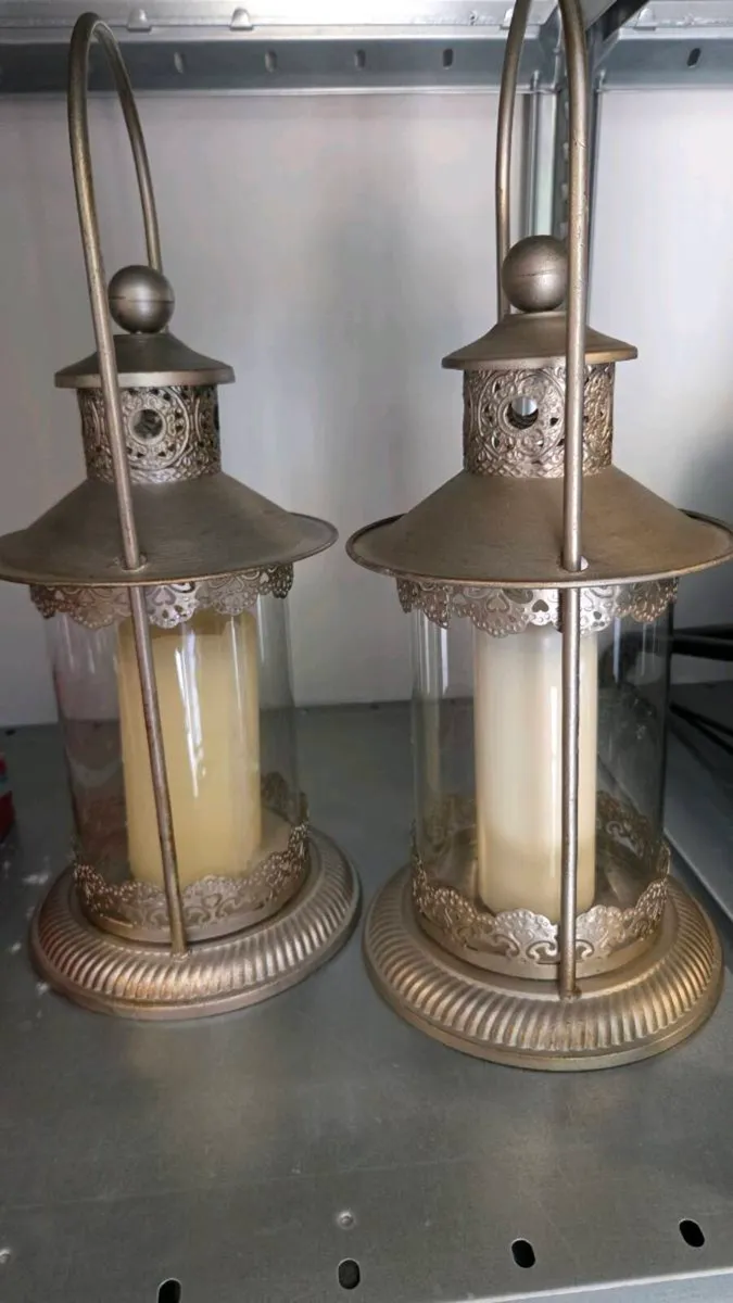 Pair of Antique Gold Filigree Hurricane Lanterns - Image 4