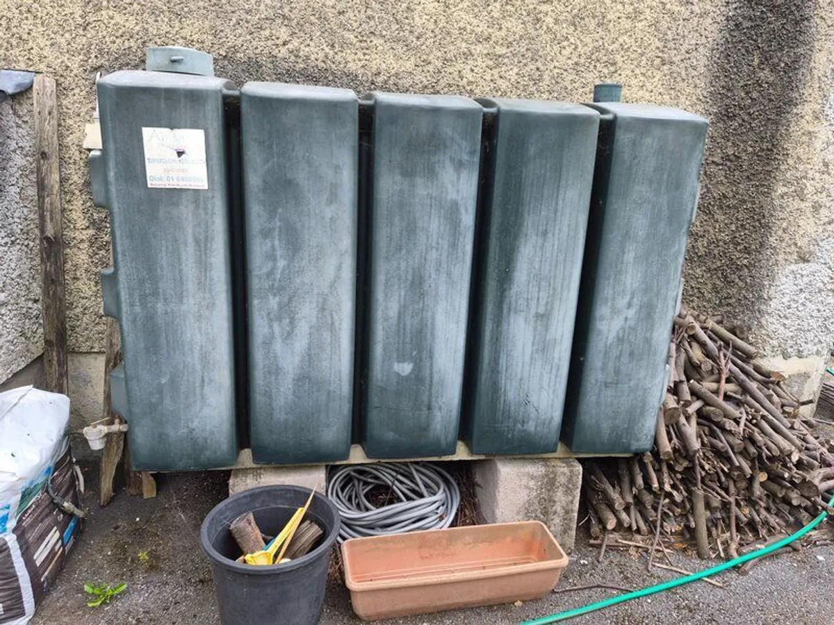 Oil tank