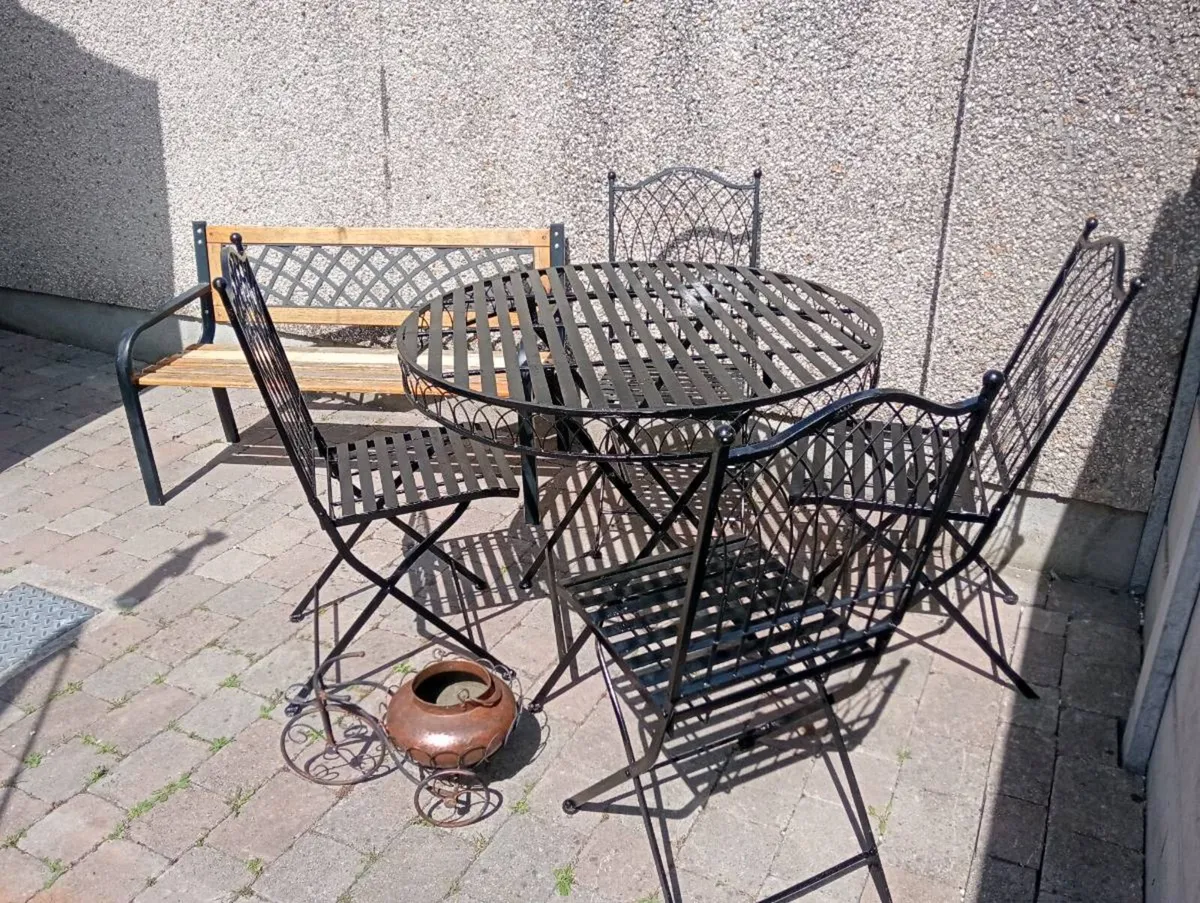 Garden table and 4. Chair's - Image 1