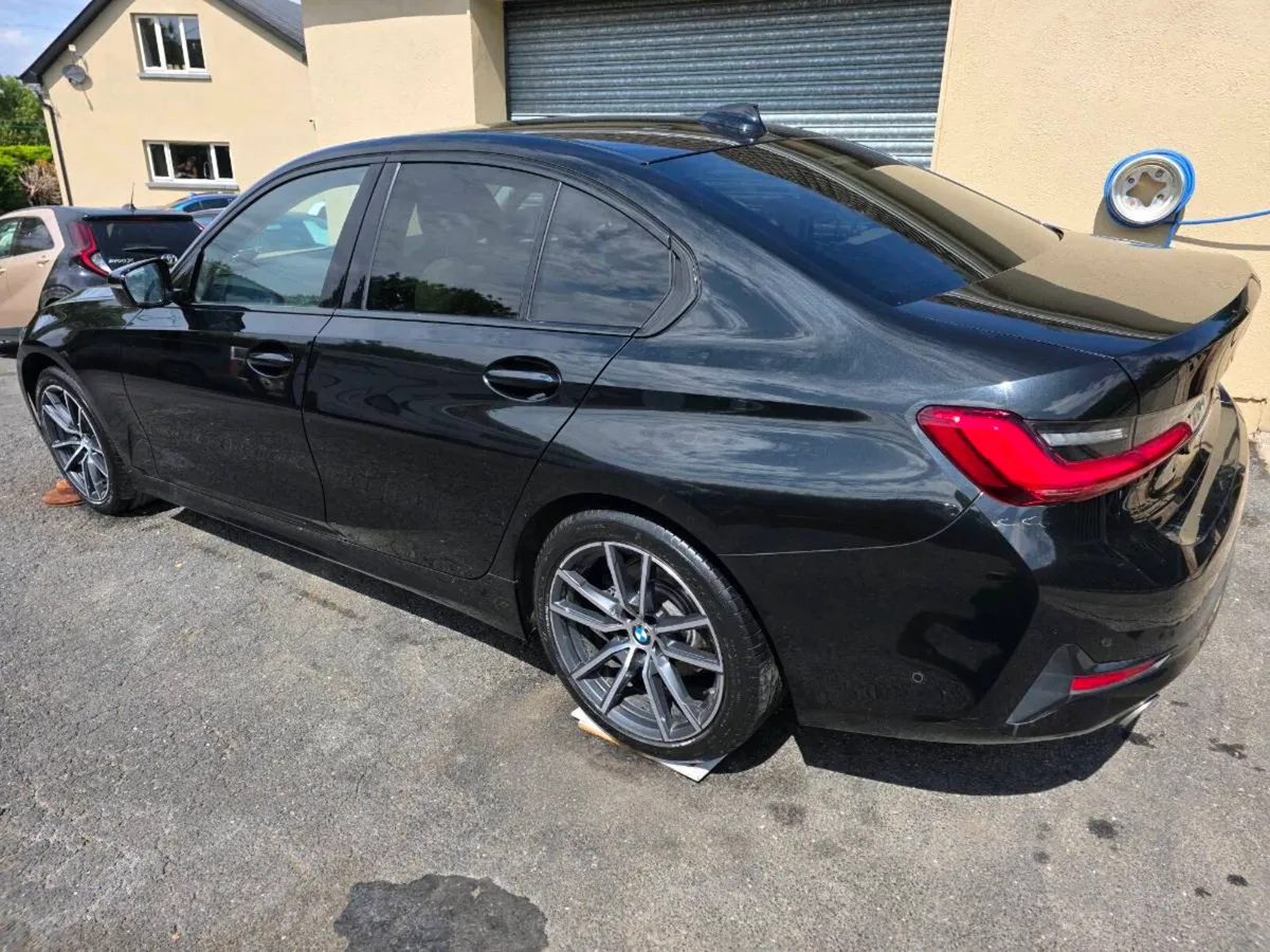 Bmw 318d m sport - Image 2