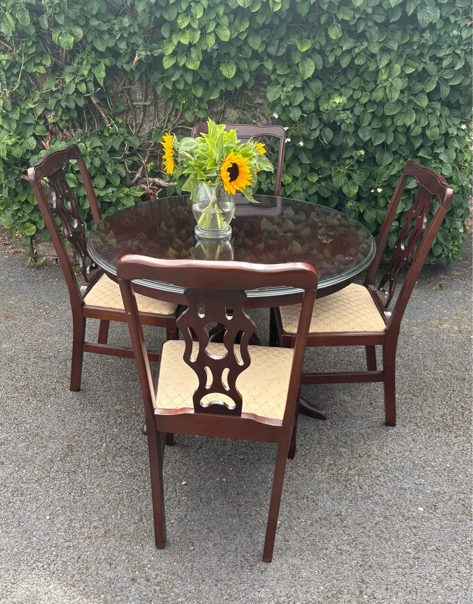 Round Table and Four chairs - Image 1