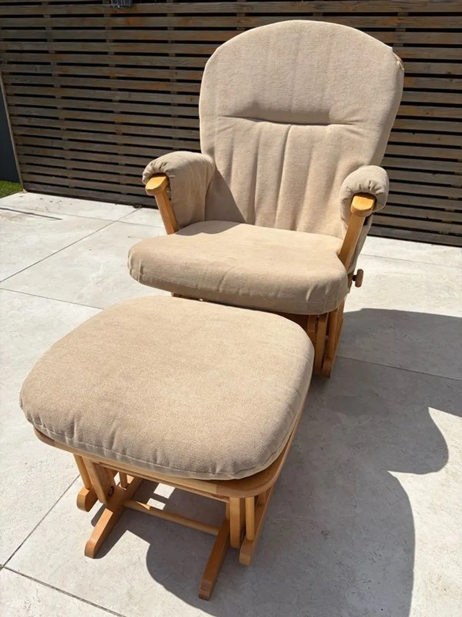 Nursing Rocking Chair with Footstool - Mamas & Papas / Dutalier - Image 1
