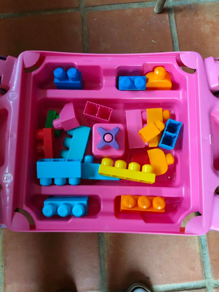 MEGA Bloks Build 'N Learn Table in a pink and purp - Image 2