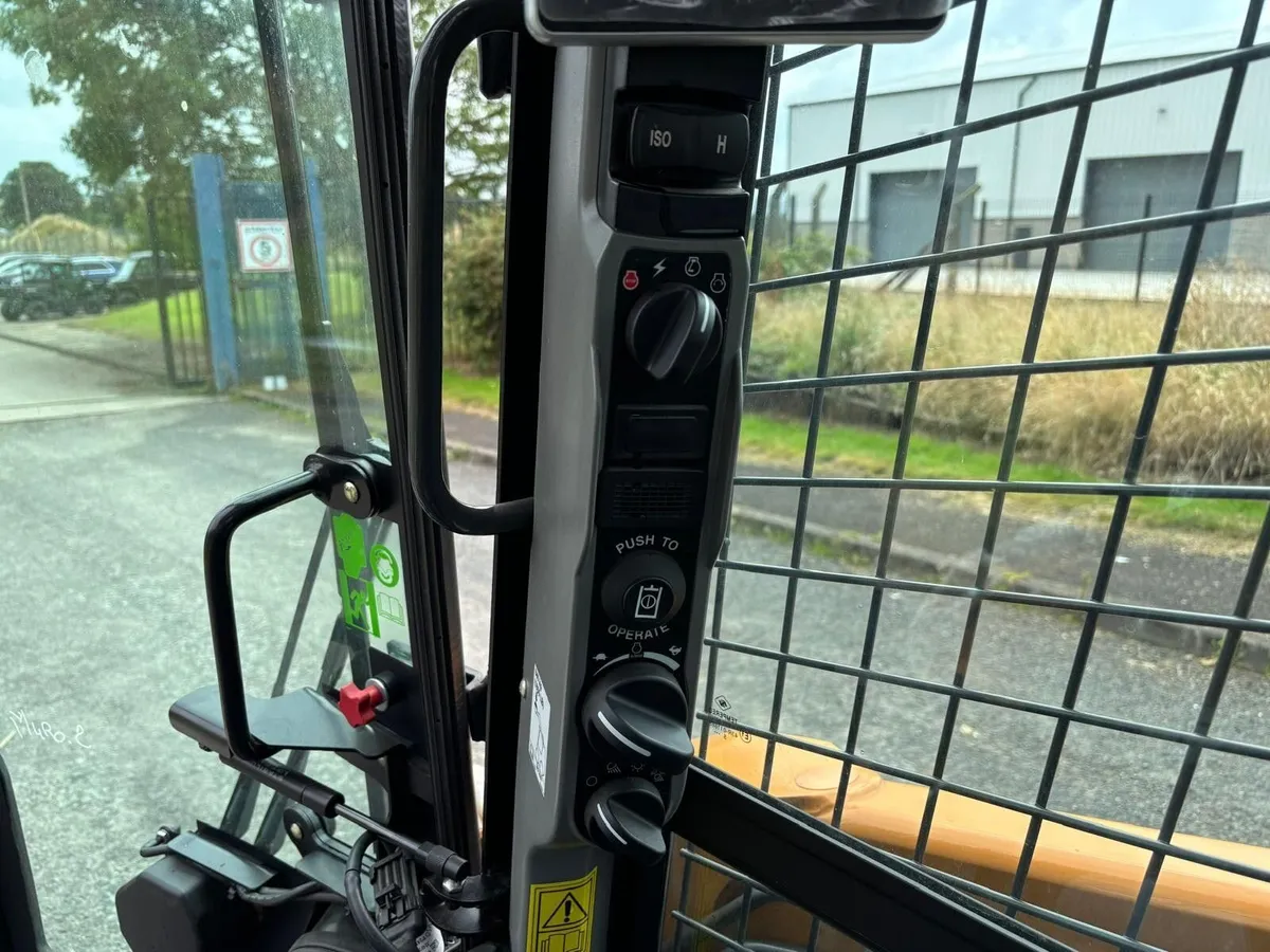 CASE SKIDSTEER - Image 3