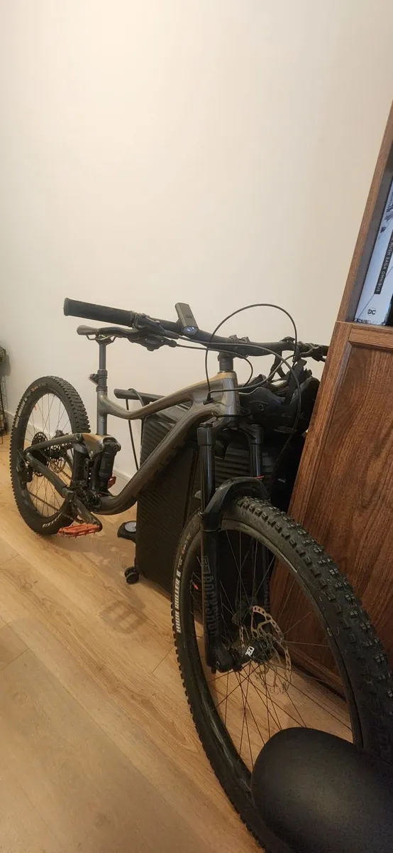 Mountain Bike - Giant Trance Advanced Carbon Fibre - Image 2