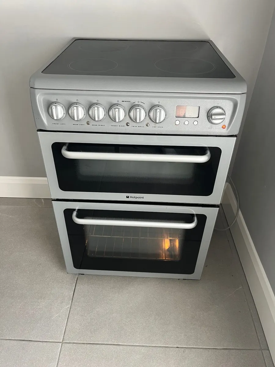 Hotpoint 60cm wide cooker - Image 1