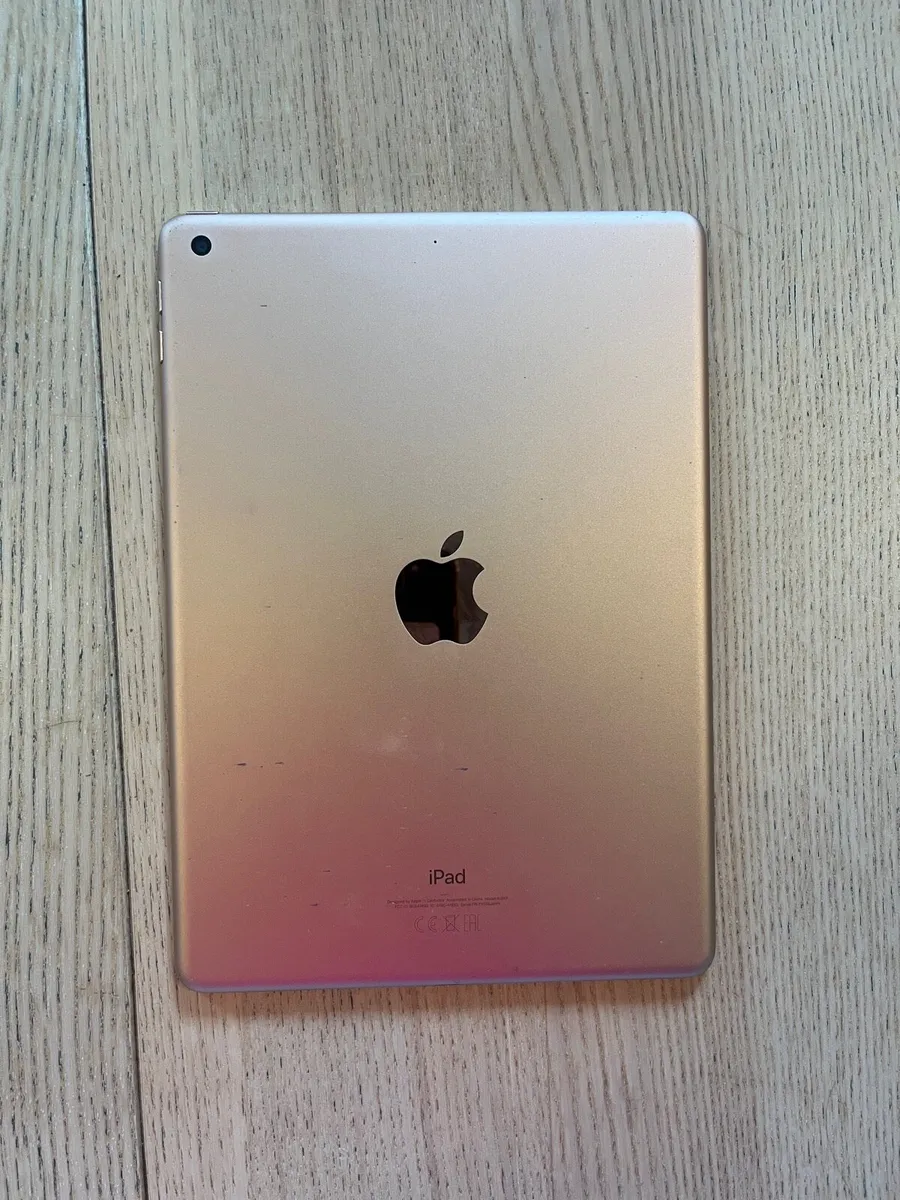iPad 6th gen - Image 2