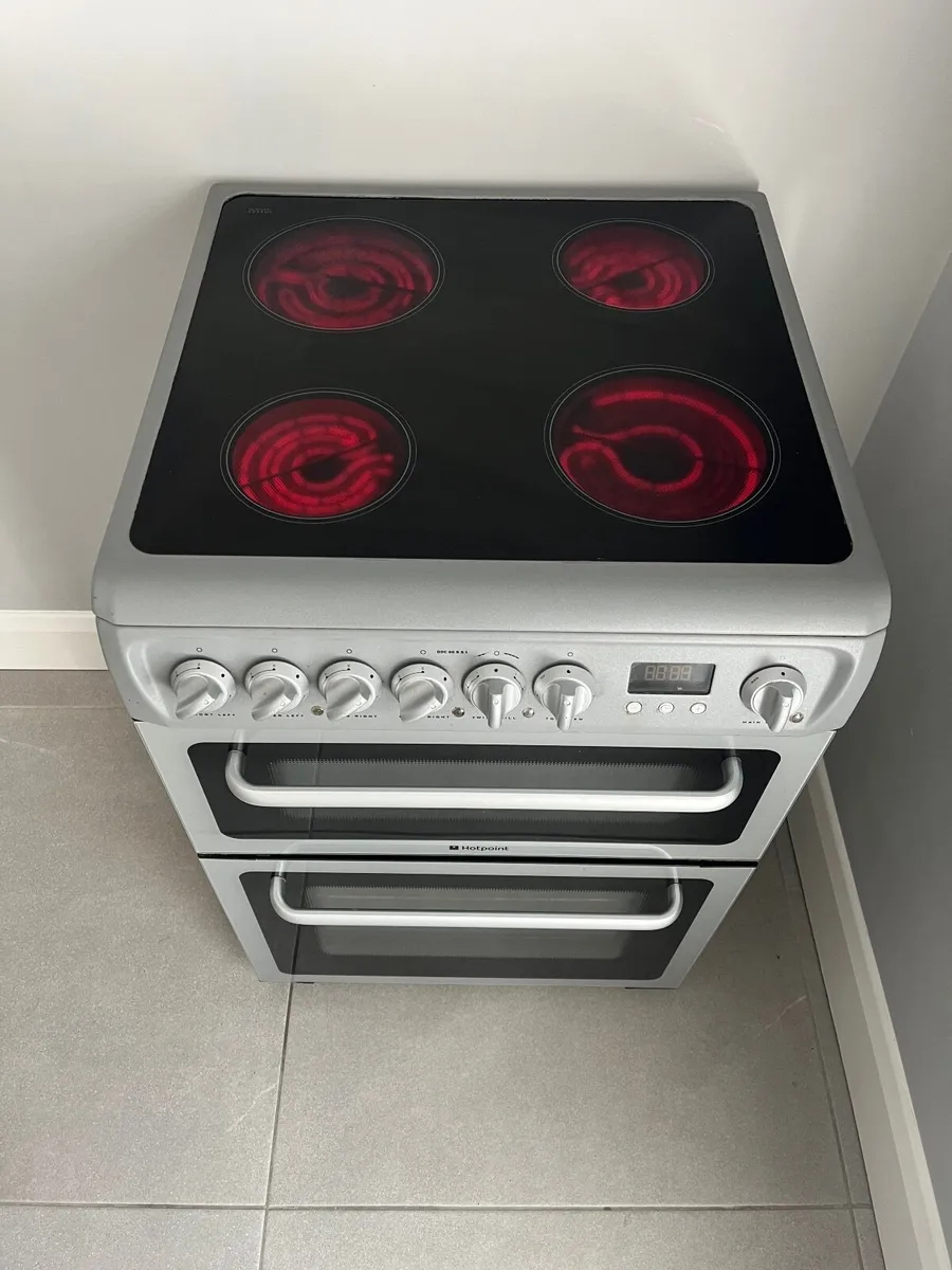 Hotpoint 60cm wide cooker - Image 3