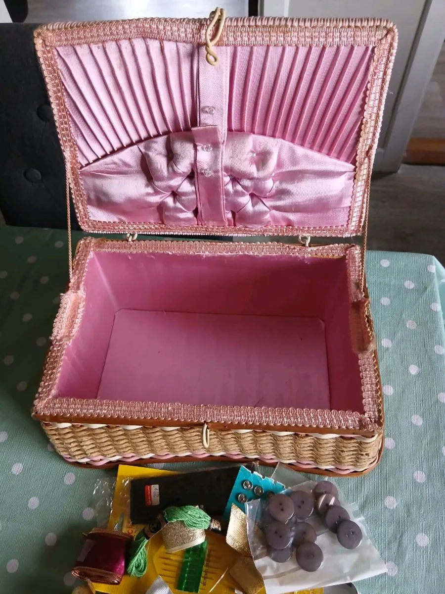 Sewing box - Image 1