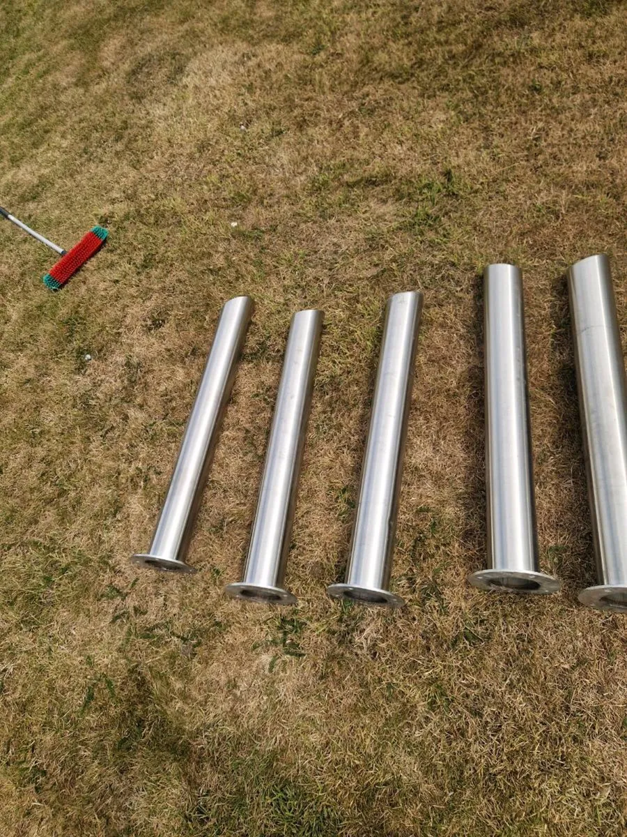 Poles. - Image 1