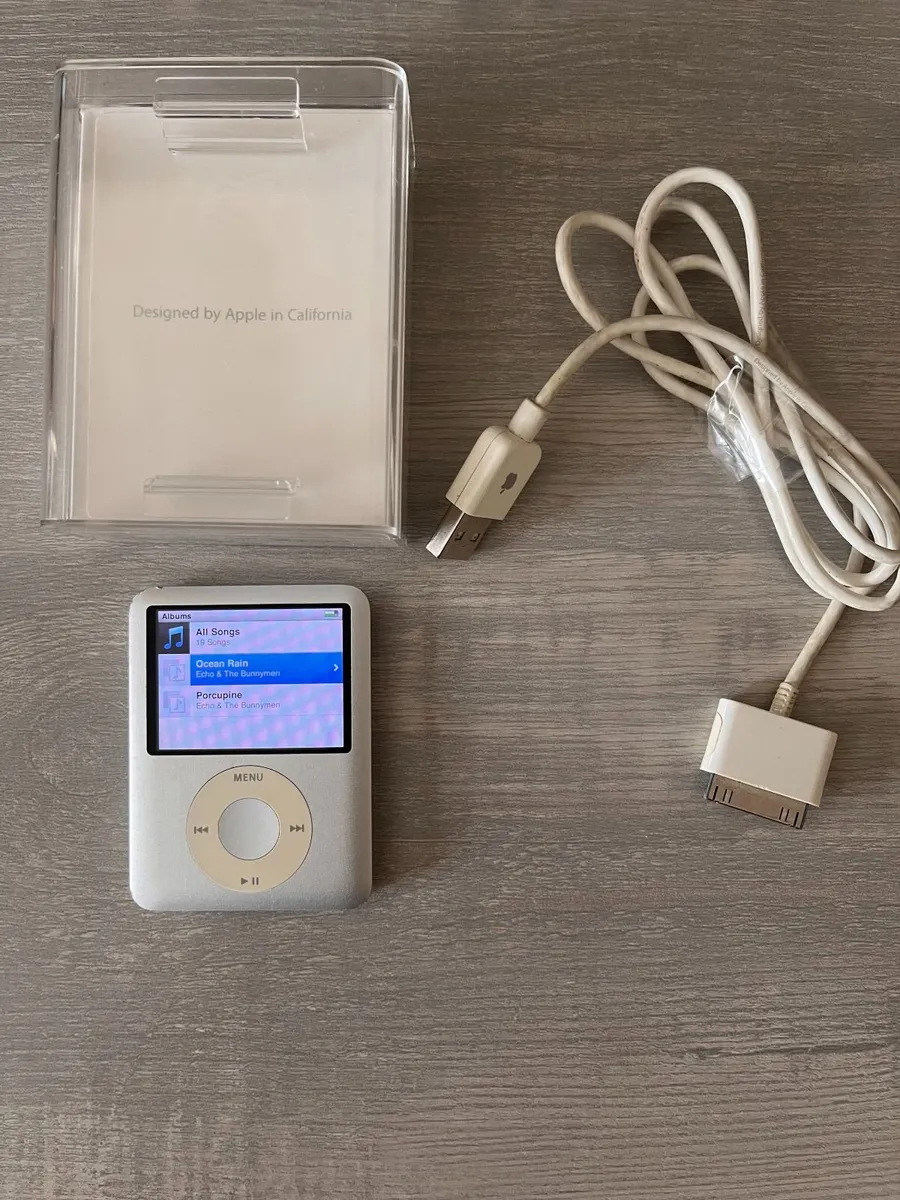 Apple iPod Nano 3rd Generation 4GB Silver A1236 - Image 1