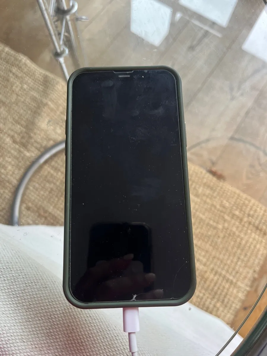 iPhone 12 - Image 4