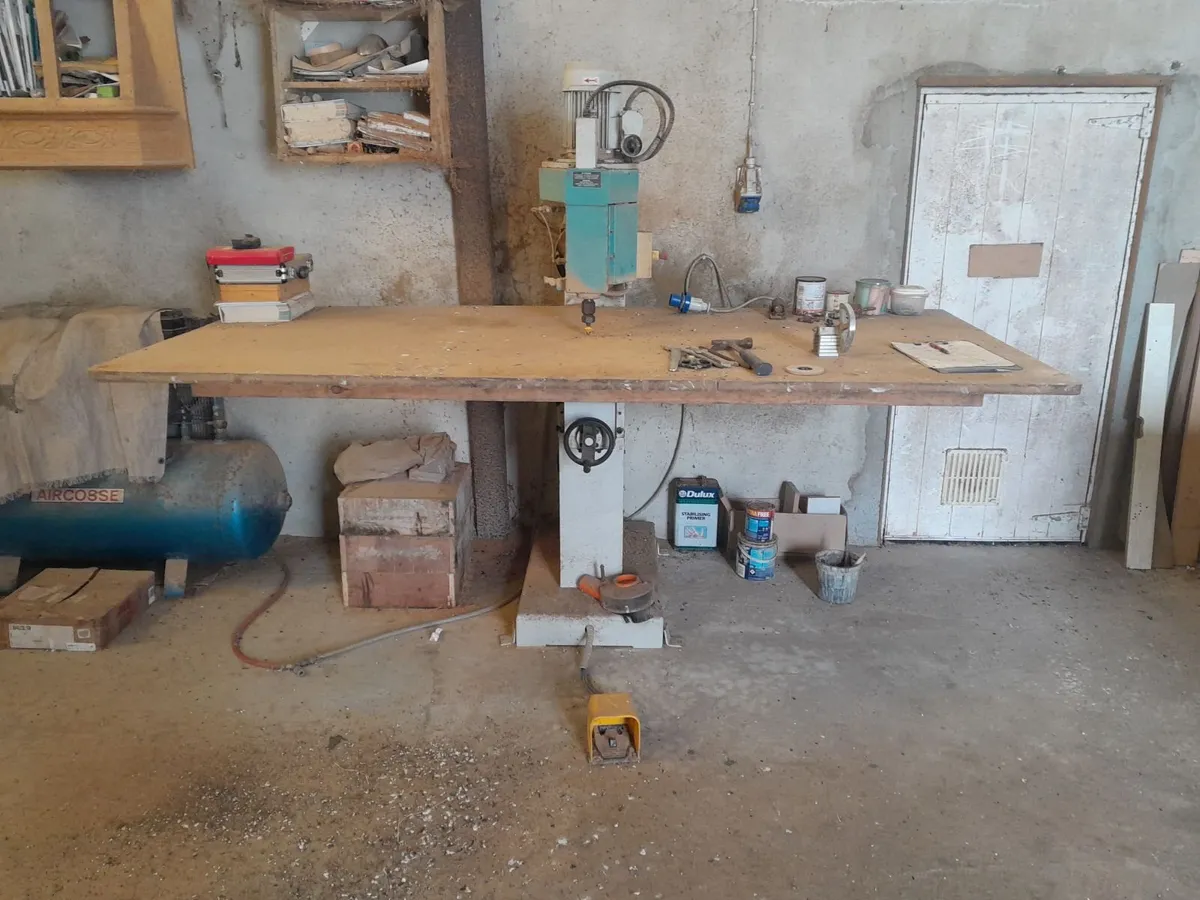 Overhead router