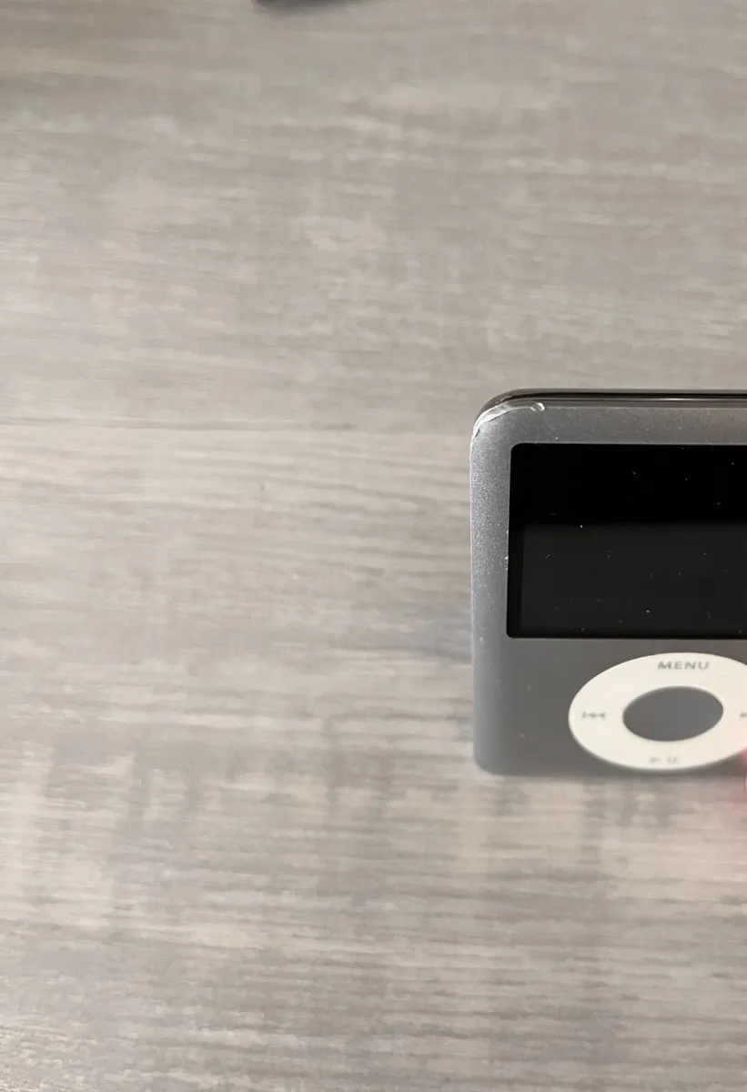 Apple iPod Nano 3rd Generation 4GB Silver A1236 - Image 3