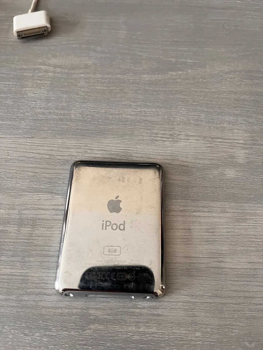Apple iPod Nano 3rd Generation 4GB Silver A1236 - Image 4