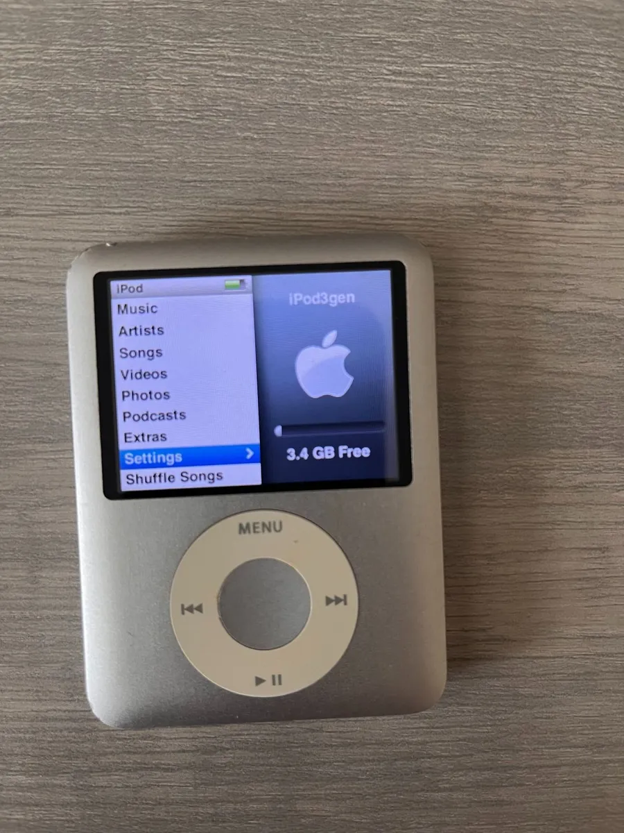 Apple iPod Nano 3rd Generation 4GB Silver A1236 - Image 2