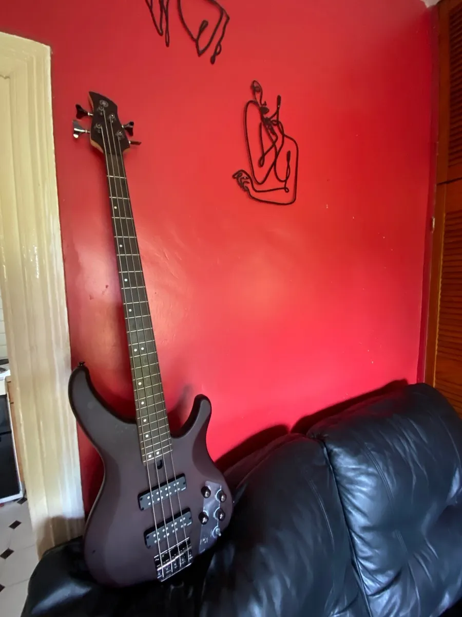 Bass guitar Yamaha - Image 2