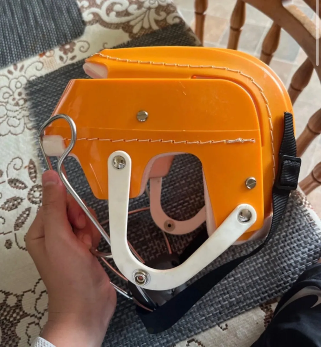 Hurling helmet - Image 3