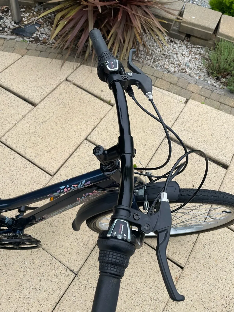 Apollo KMX girls bike - Image 2