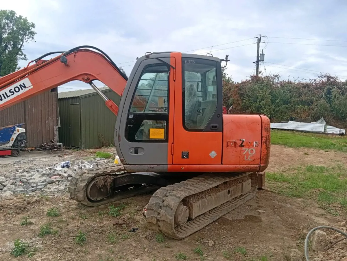 Digger Hitachi 7 ton LC - Image 1