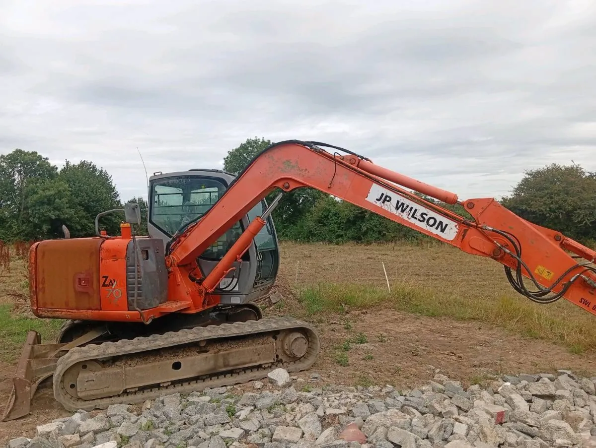 Digger Hitachi 7 ton LC - Image 2