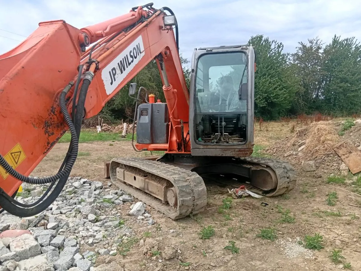 Digger Hitachi 7 ton LC - Image 3