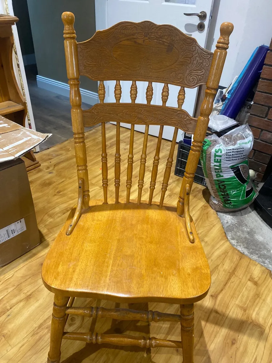 Kitchen table and chairs. - Image 3