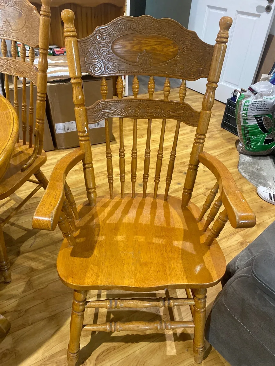Kitchen table and chairs. - Image 2